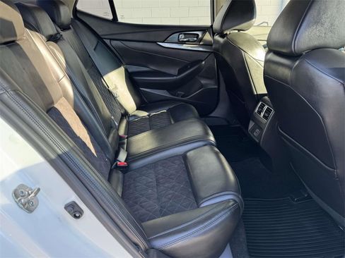 Used 2018 Nissan Maxima SR image 14