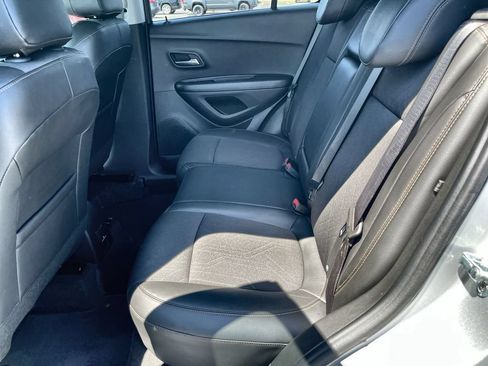 Used 2022 Chevrolet Trax LT w/ LT Convenience Package AWD/4WD image 23