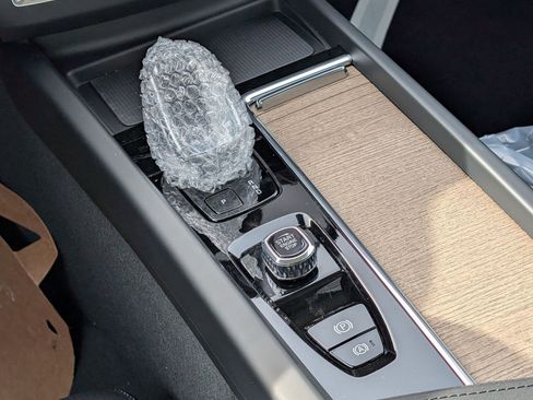 New 2026 Volvo XC60 B5 Ultra w/ Protection Package Premier image 24