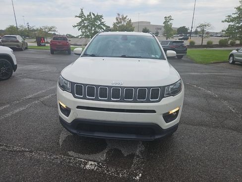 Used 2019 Jeep Compass Latitude w/ Cold Weather Group AWD/4WD image 5