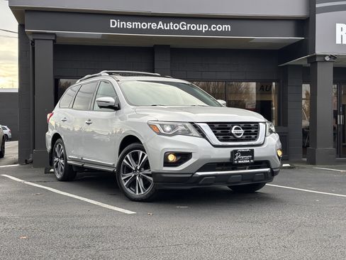 Used 2019 Nissan Pathfinder Platinum image 2