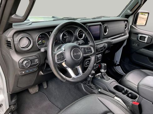 Used 2023 Jeep Wrangler Unlimited Sahara w/ Cold Weather Group AWD/4WD image 16