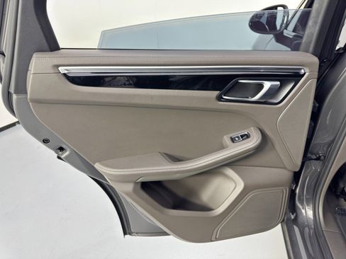 Used 2018 Porsche Macan S image 39