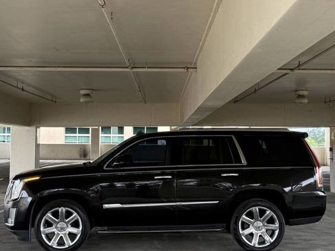 Used 2015 Cadillac Escalade Luxury image 14