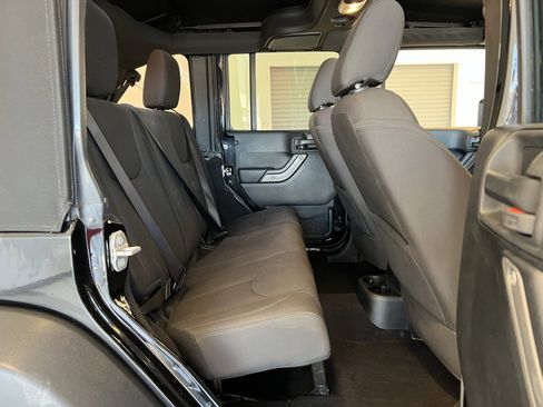 Used 2018 Jeep Wrangler Unlimited Sport S image 30