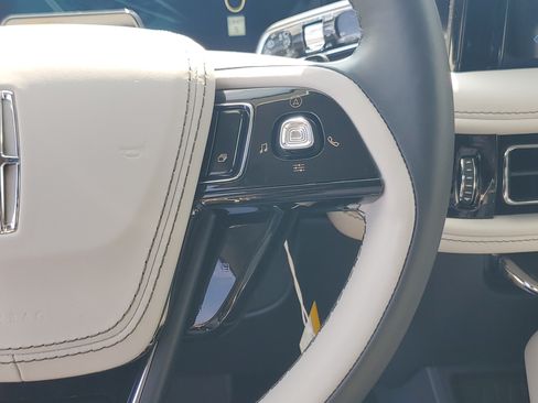 New 2027 Lincoln Aviator AWD image 17