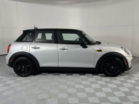 Used 2017 MINI Cooper 4-Door Hardtop FWD image 9