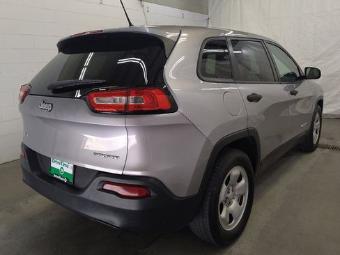 Used 2016 Jeep Cherokee Sport image 9