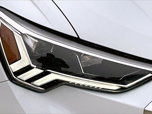 Used 2020 Audi Q3 2.0T Premium Plus w/ Premium Plus Package image 25