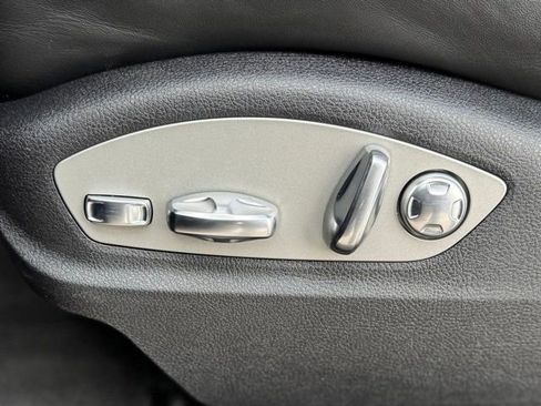 Certified 2025 Porsche Macan AWD/4WD image 16