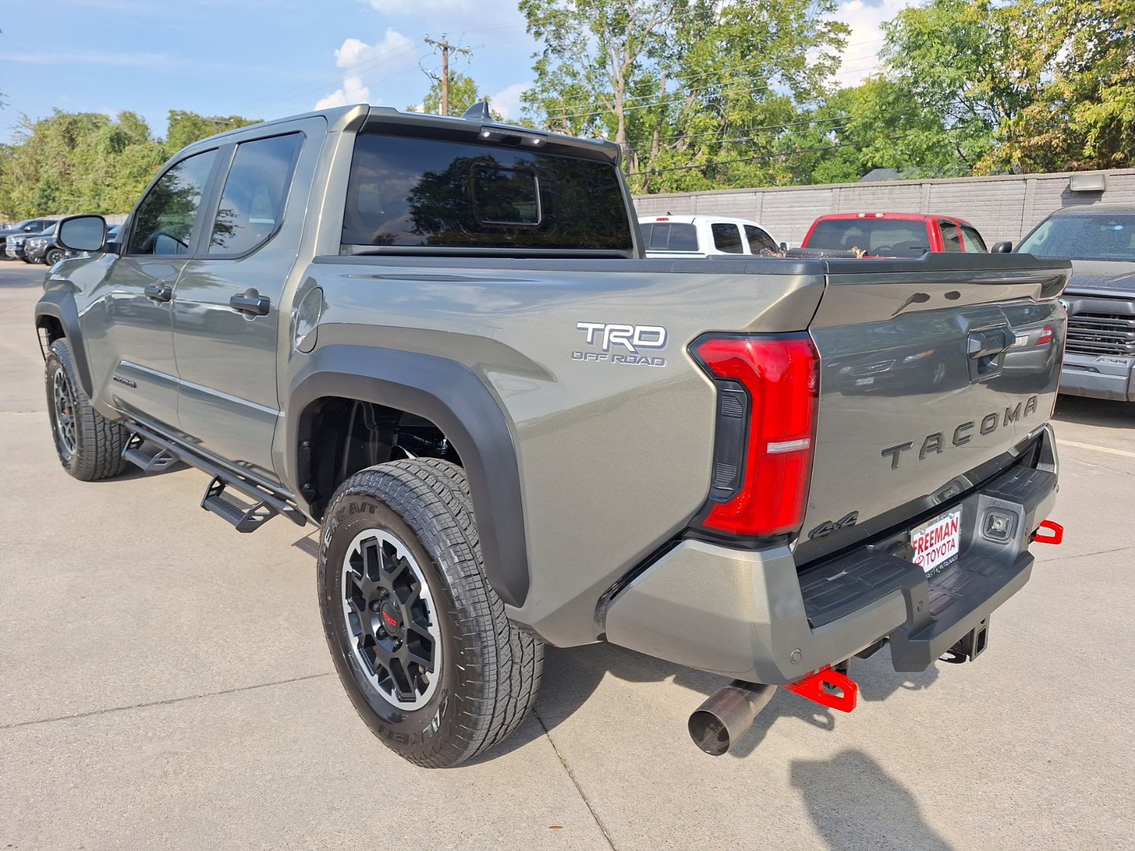 Used 2025 Toyota Tacoma TRD Off-Road w/ TRD Off Road Upgrade Package AWD/4WD image 4