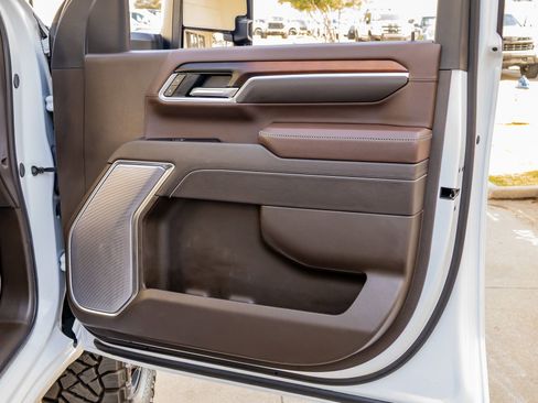 Used 2025 GMC Sierra 3500 Denali w/ Denali Reserve Package image 35