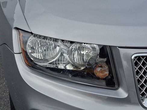 Used 2017 Jeep Compass Latitude image 11