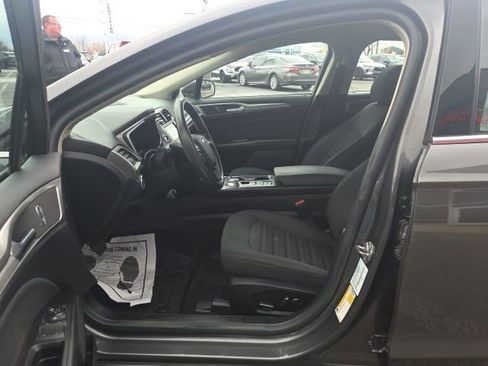 Used 2019 Ford Fusion SE image 21