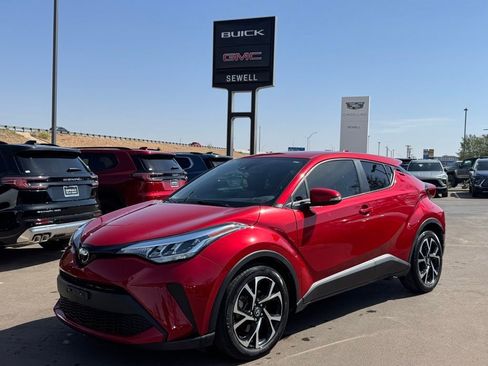 Used 2021 Toyota C-HR XLE image 1
