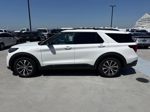 Used 2025 Ford Explorer ST-Line RWD image 2