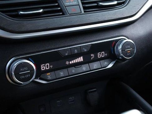 Certified 2025 Nissan Altima 2.5 SL FWD image 16