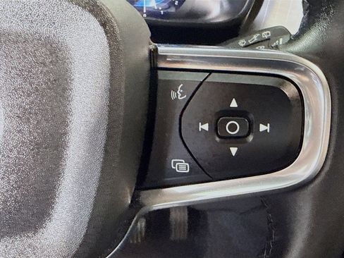 Used 2025 Volvo XC40 B5 Core image 15