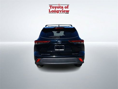 Certified 2023 Toyota Highlander XLE image 7