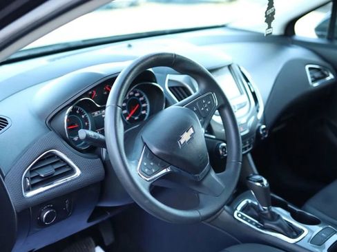 Used 2017 Chevrolet Cruze LT image 13