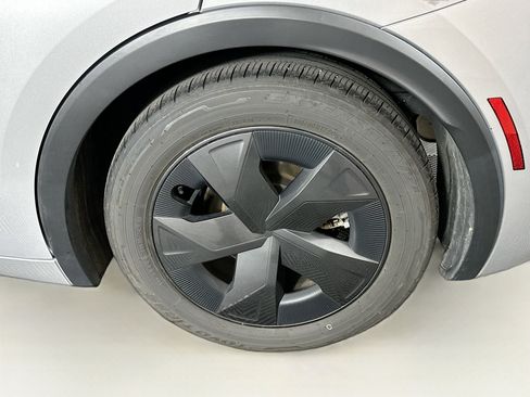 Used 2024 Toyota Prius LE image 11