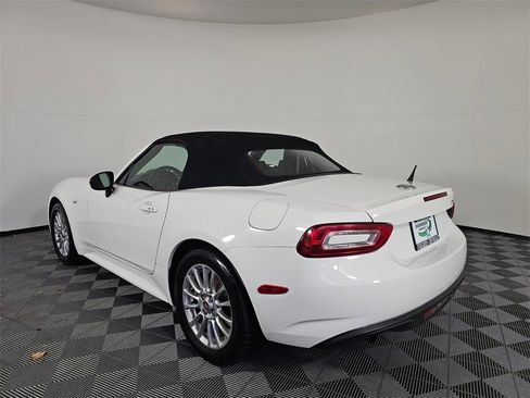 Used 2017 FIAT 124 Spider Classica image 5