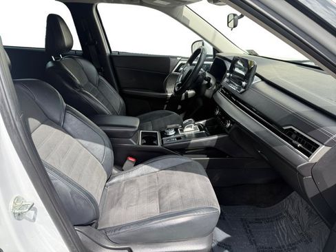 Used 2023 Mitsubishi Outlander SE AWD/4WD image 12