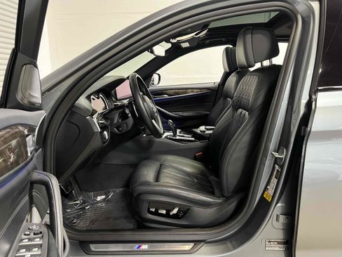 Used 2019 BMW 540i w/ M Sport Package image 44