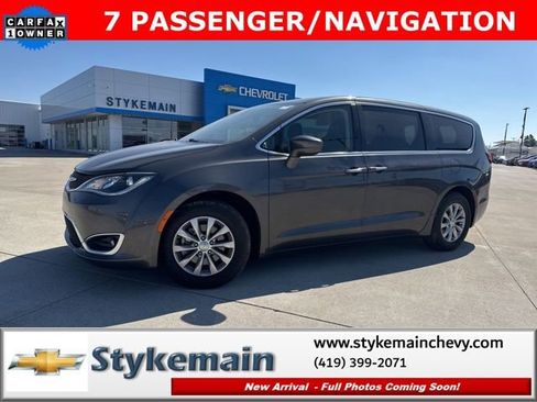 Used 2018 Chrysler Pacifica Touring Plus image 1