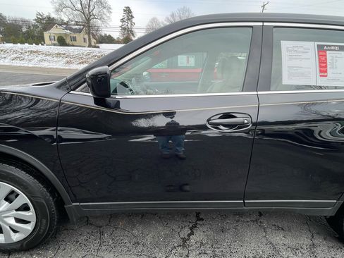 Used 2016 Nissan Rogue S image 3