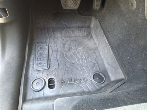 Used 2025 Jeep Wrangler Sport S image 17