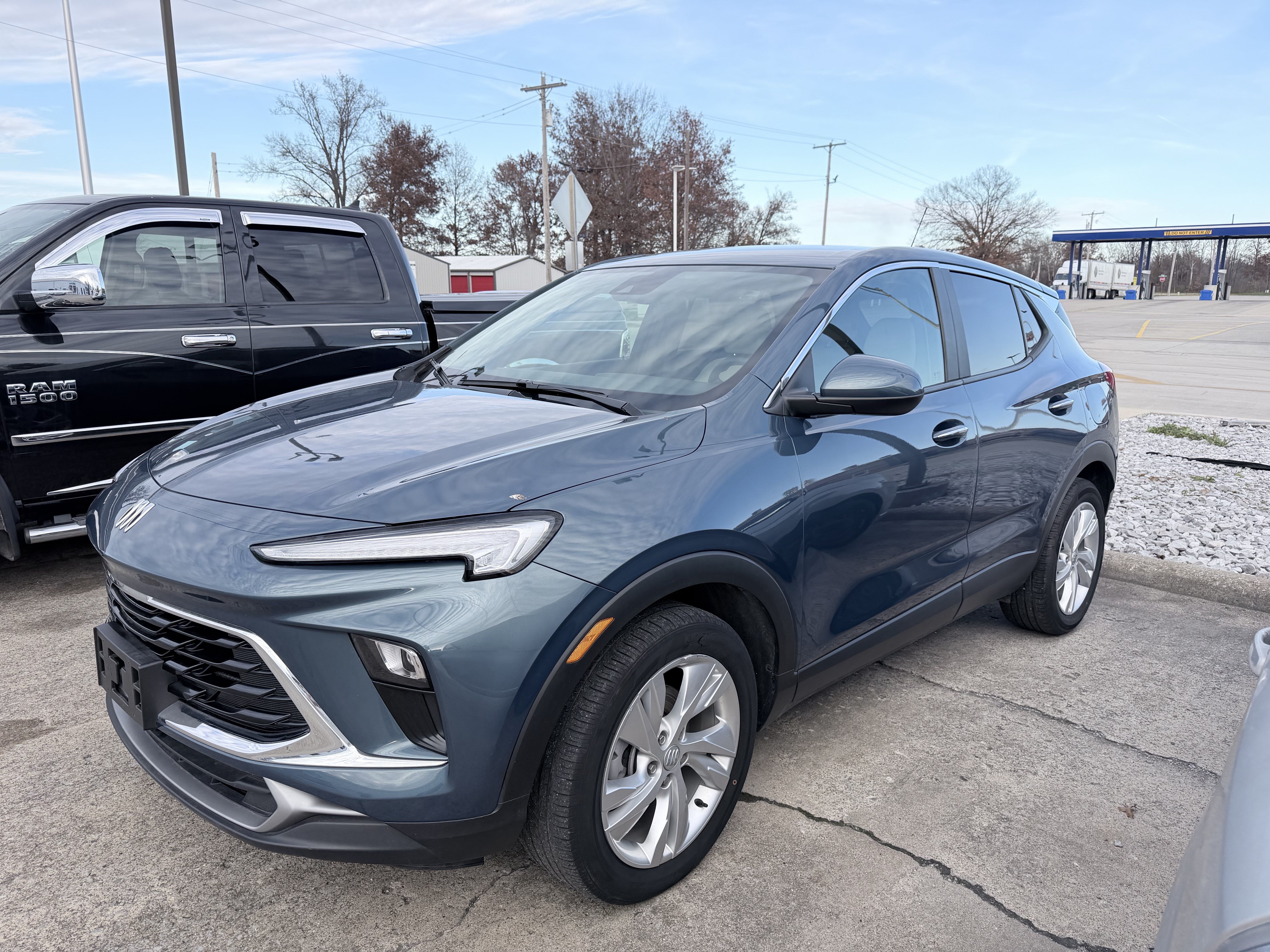 Used 2024 Buick Encore GX Preferred FWD image 2