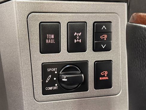 Used 2017 Toyota Sequoia Platinum AWD/4WD image 27