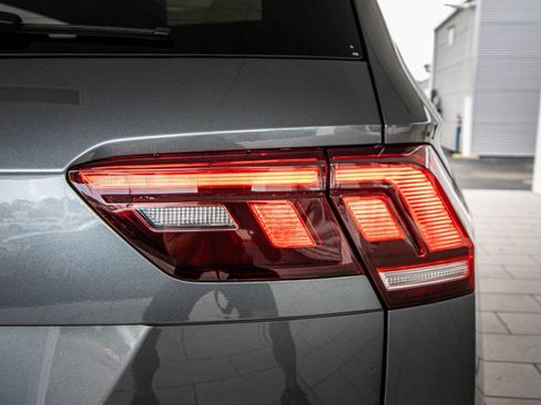 Certified 2023 Volkswagen Tiguan SE R-Line FWD image 14