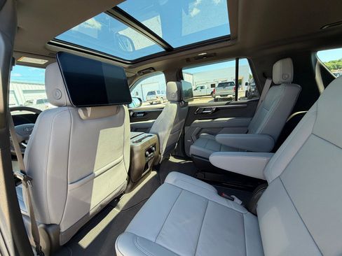 Used 2025 Chevrolet Tahoe Z71 w/ Z71 Off-Road Package AWD/4WD image 13