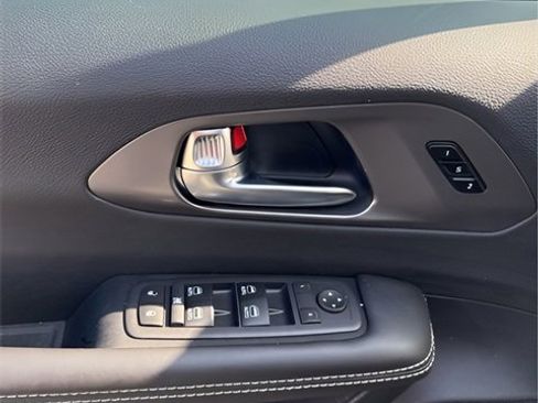 New 2026 Chrysler Pacifica Select w/ S Appearance Package image 12