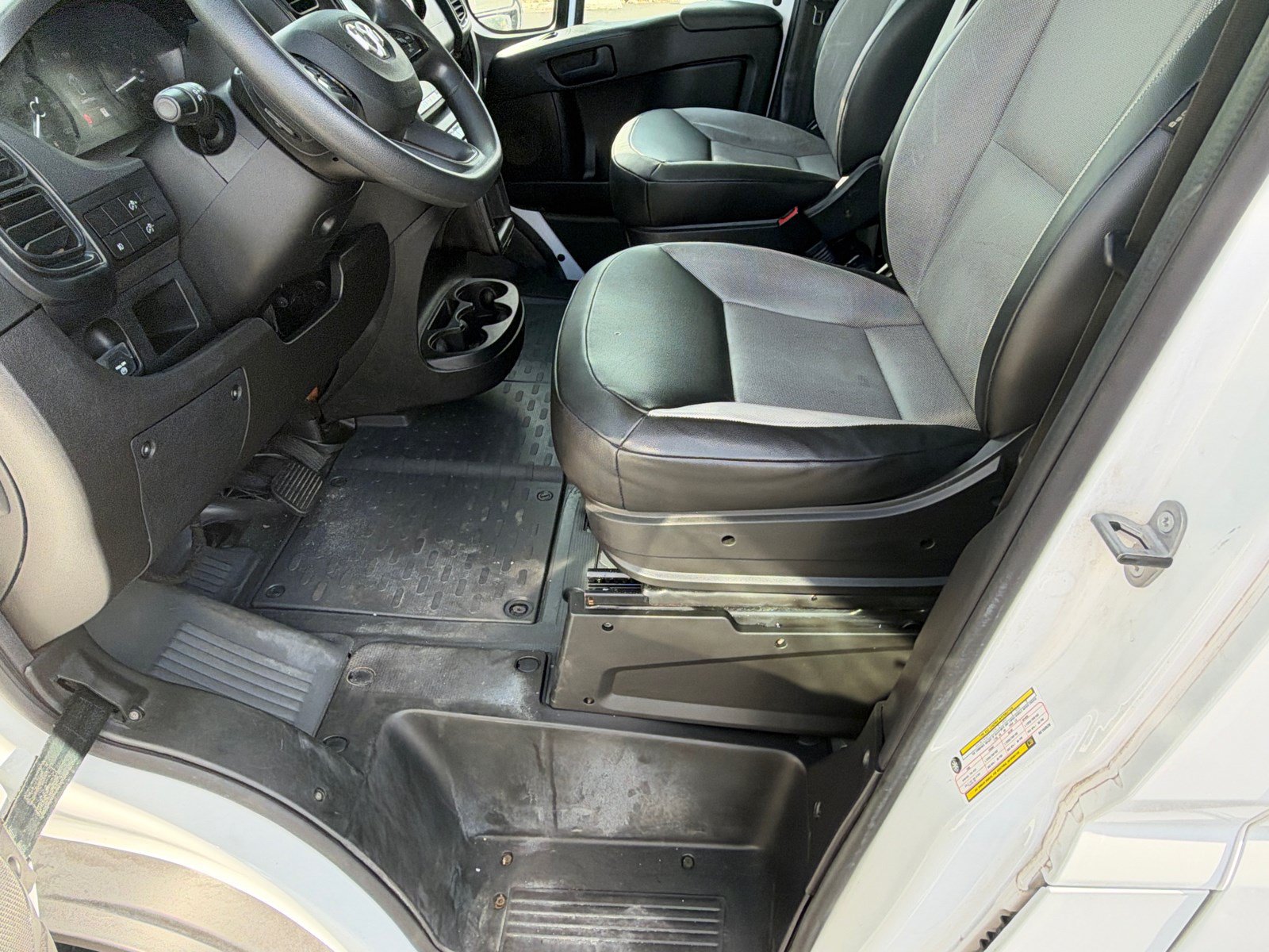 Used 2024 RAM ProMaster 2500 w/ Convenience Group FWD image 9