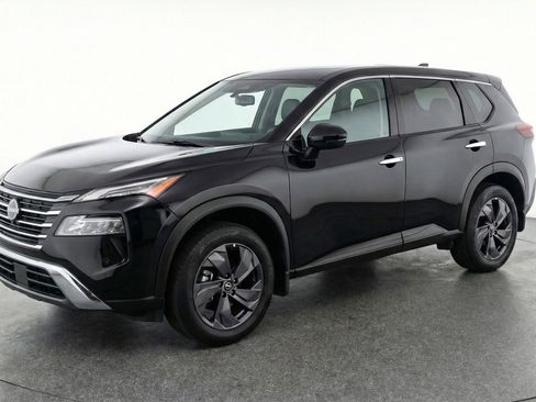 Used 2025 Nissan Rogue SV image 3