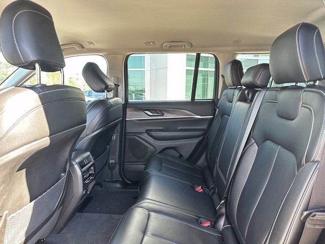 Used 2023 Jeep Grand Cherokee Limited AWD/4WD image 22