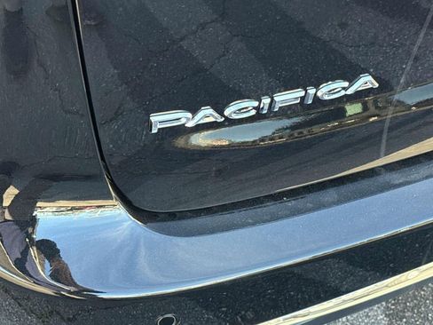 New 2026 Chrysler Pacifica Select image 6