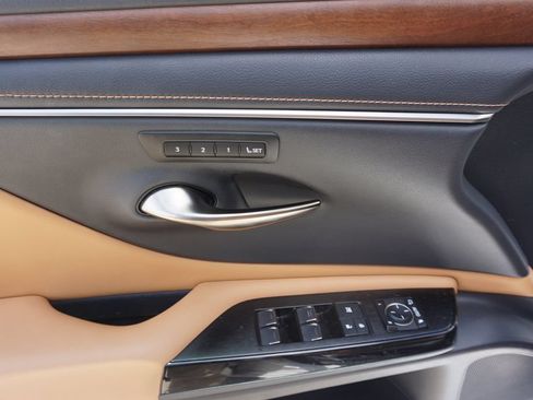 Used 2024 Lexus ES 350 w/ Premium Package FWD image 10