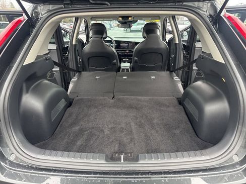 Used 2023 Kia Niro EX image 17