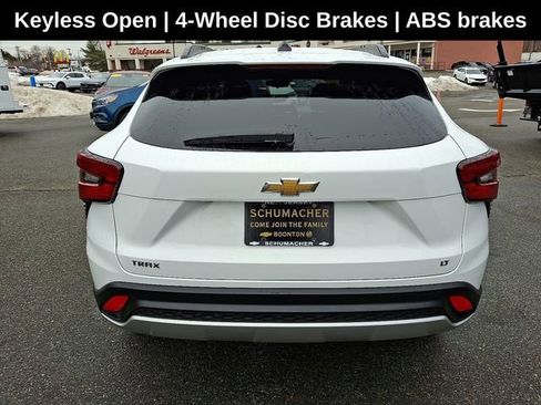 Used 2024 Chevrolet Trax LT w/ Driver Confidence Package image 9