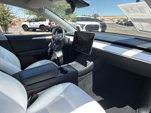 Used 2023 Tesla Model Y Long Range AWD/4WD image 27
