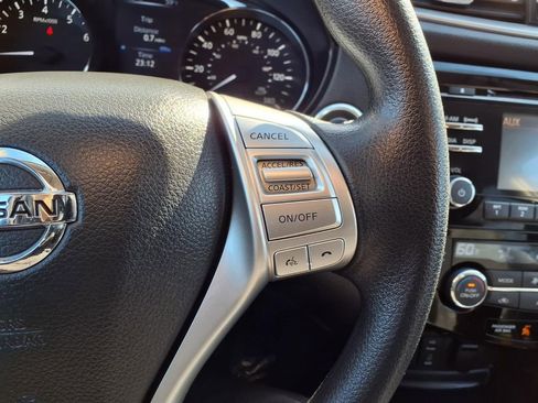 Used 2016 Nissan Rogue SV image 14