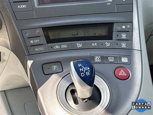 Used 2015 Toyota Prius Two image 19