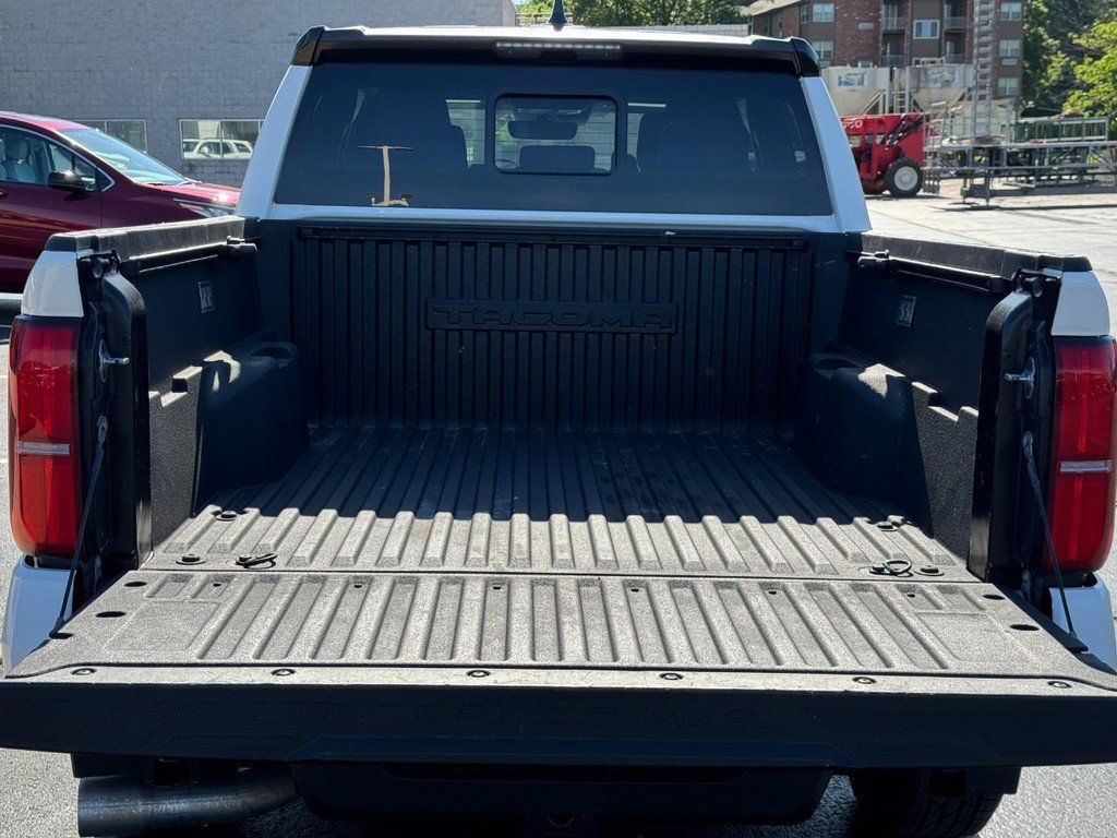 Certified 2024 Toyota Tacoma SR5 AWD/4WD image 4
