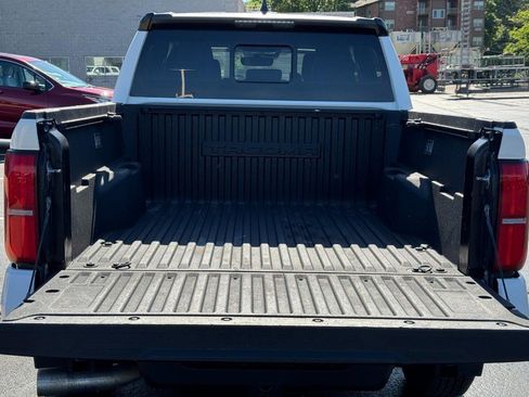 Certified 2024 Toyota Tacoma SR5 AWD/4WD image 4
