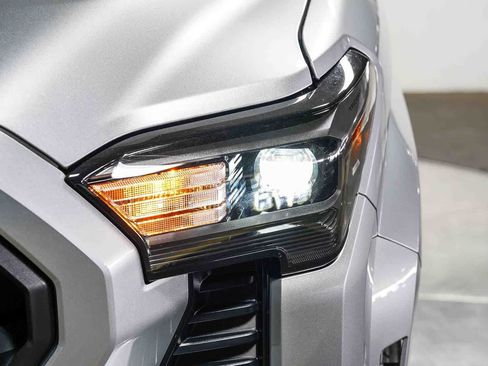 Certified 2026 Toyota Tacoma SR5 AWD/4WD image 8