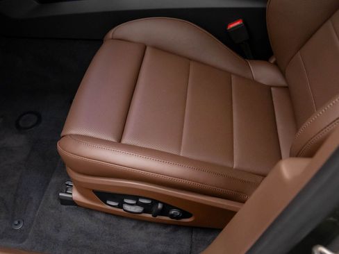 New 2025 Porsche Macan 4S Electric AWD/4WD image 15